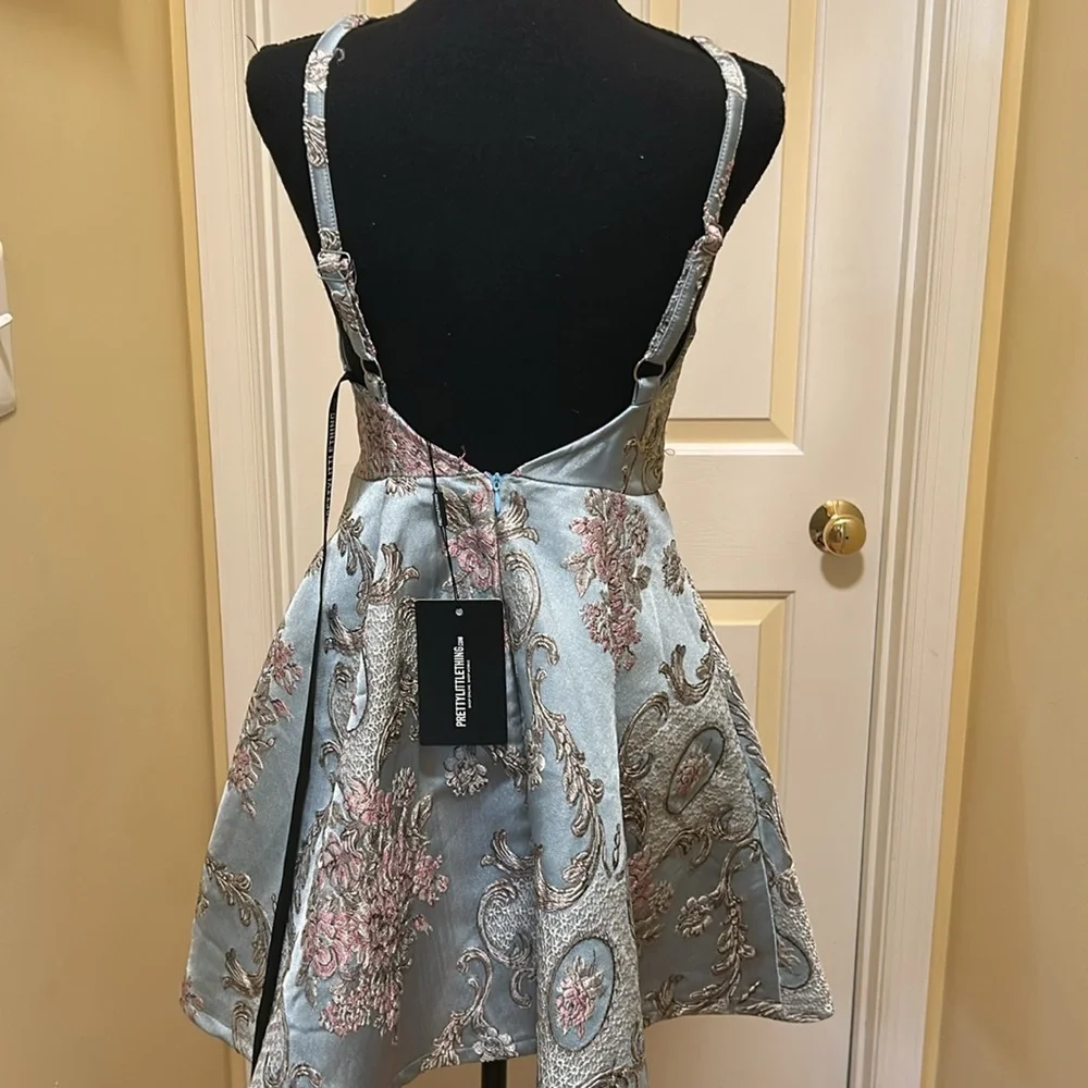Elegant Floral Tapestry and Satin Dress - Picture 4 of 6